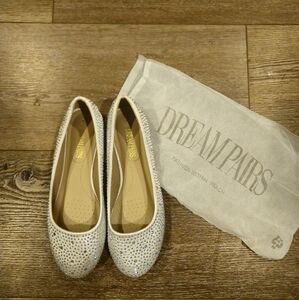 Dream Pairs White Studded Flats EUC